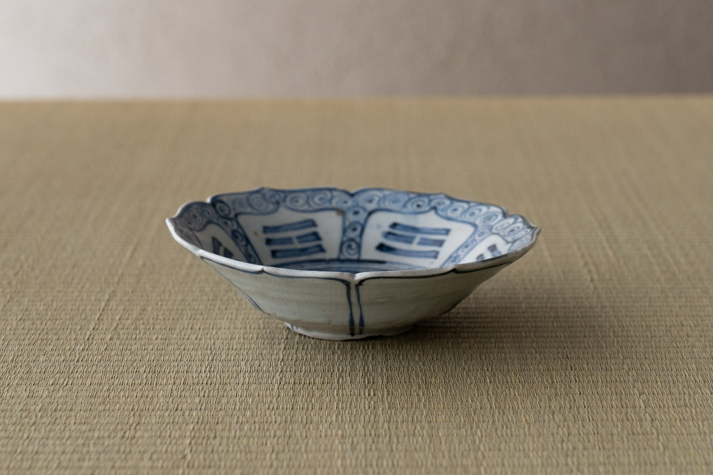 Early Imari heron pattern flat tea bowl