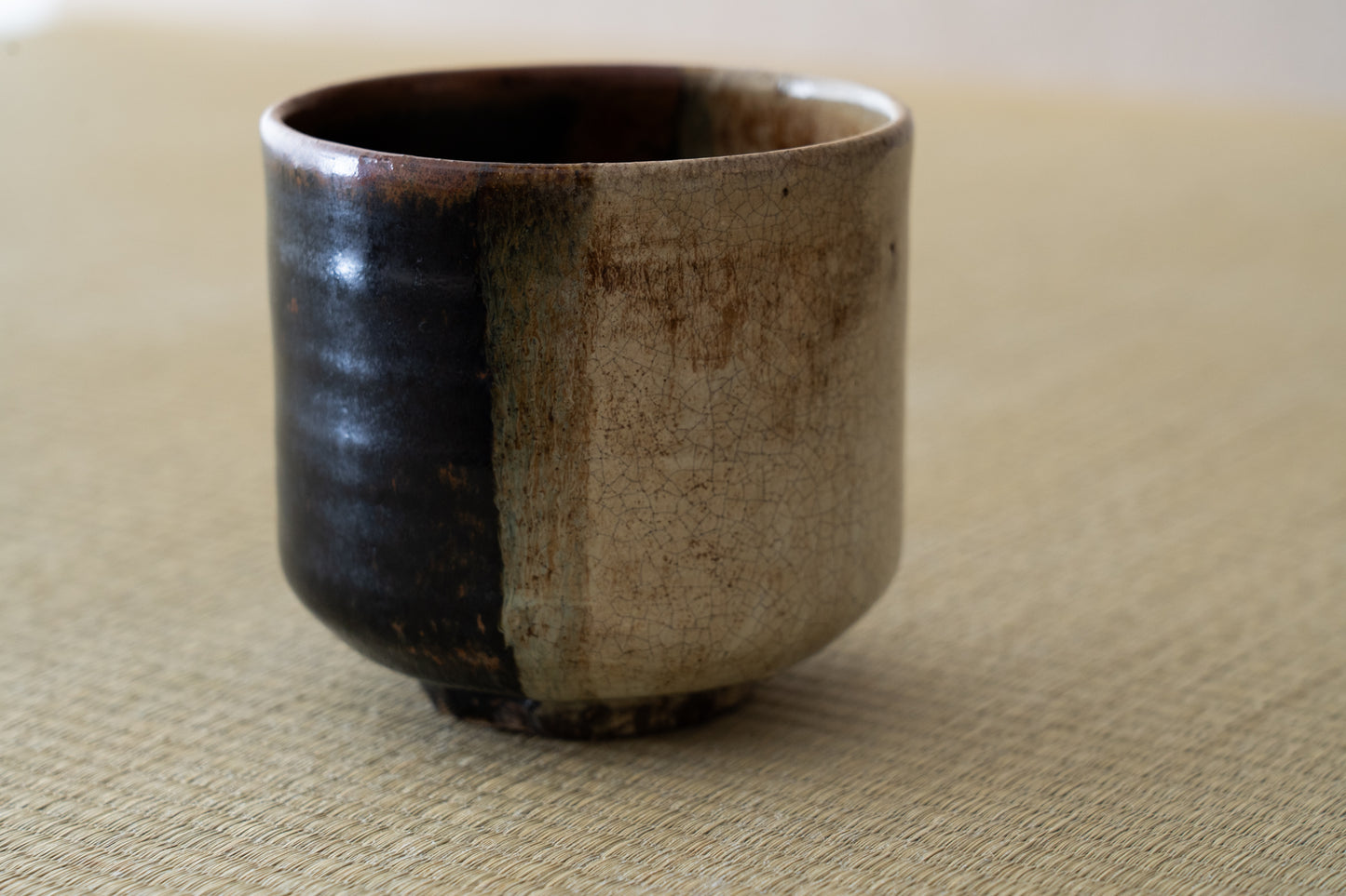 高取掛分筒茶碗