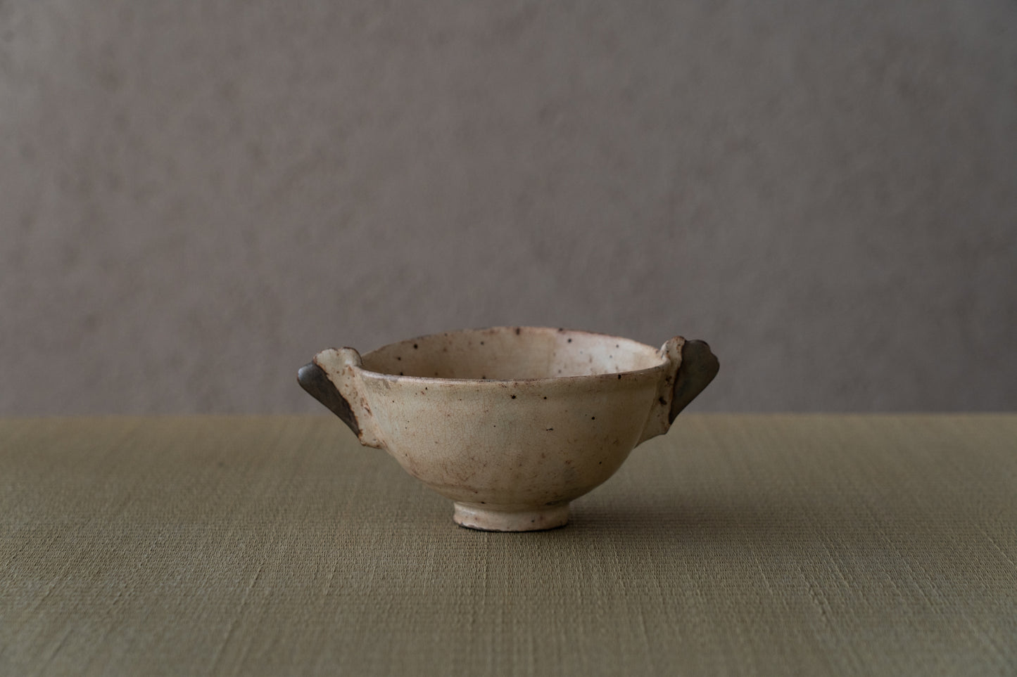 带边缘的 Kohiki 茶碗